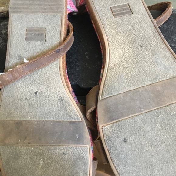 Ladies toms 8m - Picture 4 of 4